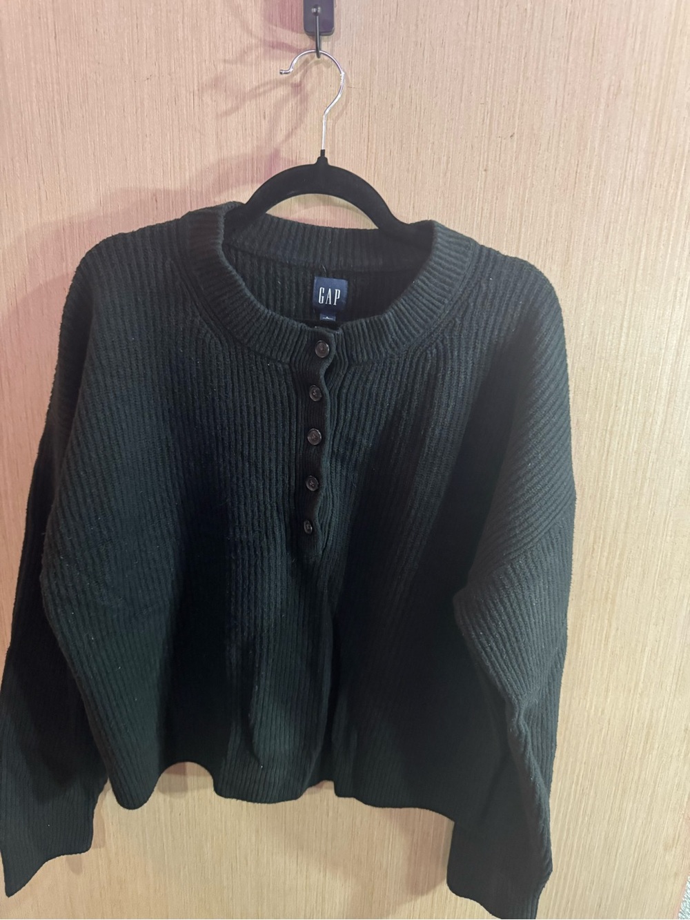 GAP Black Ribbed Henley Cropped Button-Front Sweater Size Large - Picture 2 of 4